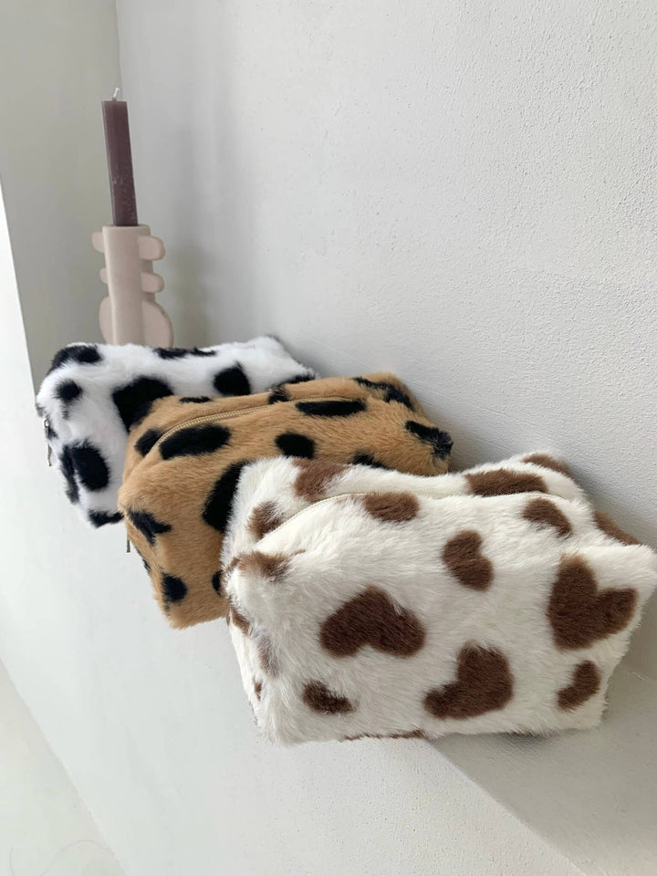 Trousse à crayons en fausse fourrure à motif cœur